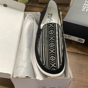 Gypsy Jazz Black and White Aztec size 10.